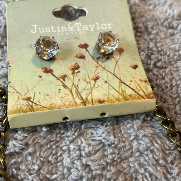 Necklace and stud set - Picture 2 of 3